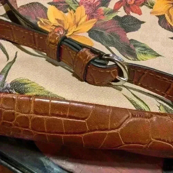 Dana Buchman Everly Crossbody - Picture 4 of 10